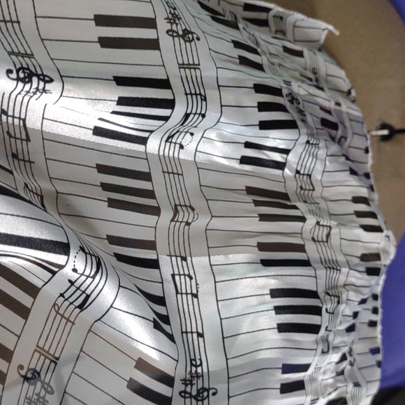 Music note/🎹 scarf - Picture 4 of 4